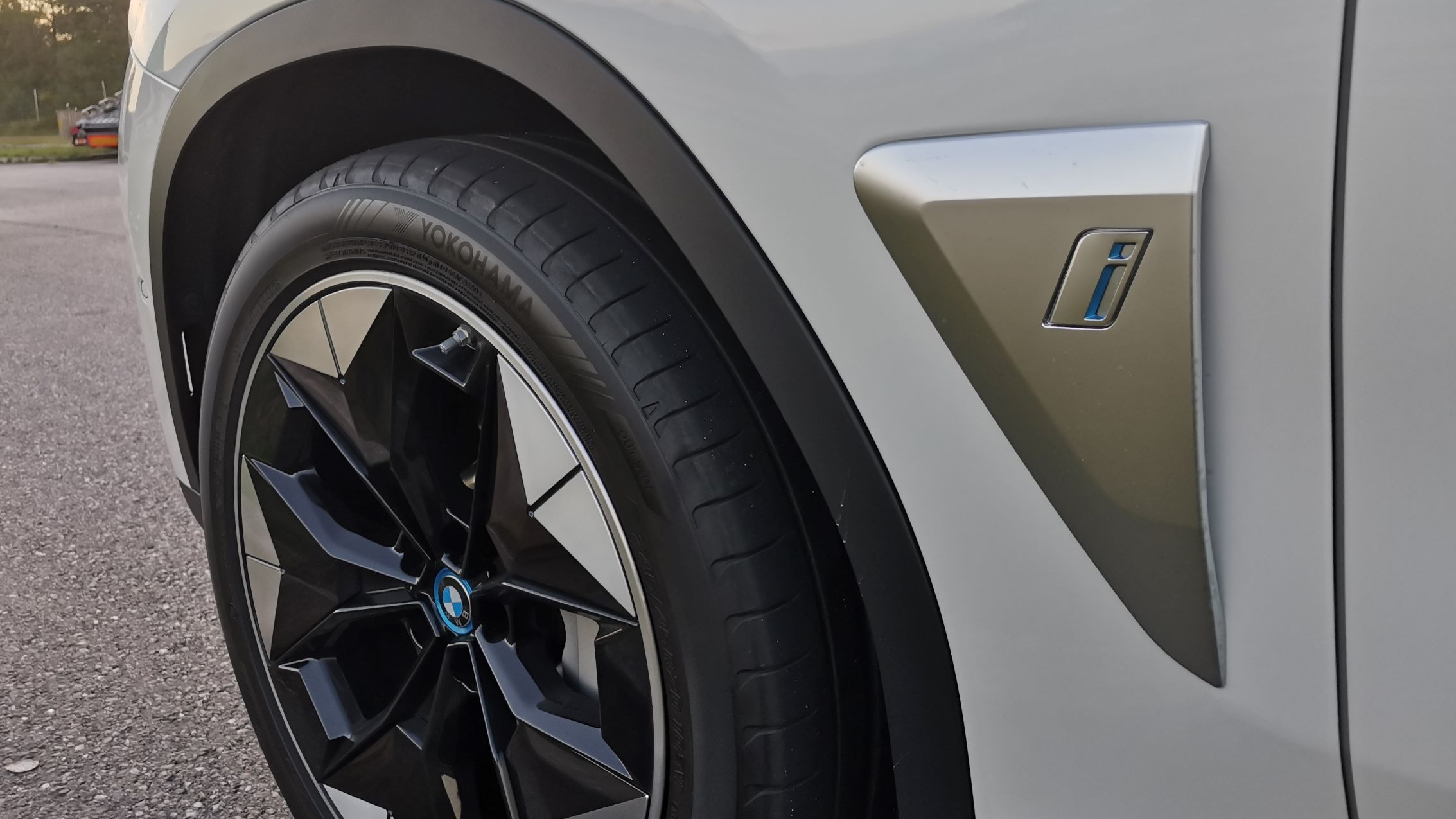 eFrend UX test: "impresivni" BMW iX3